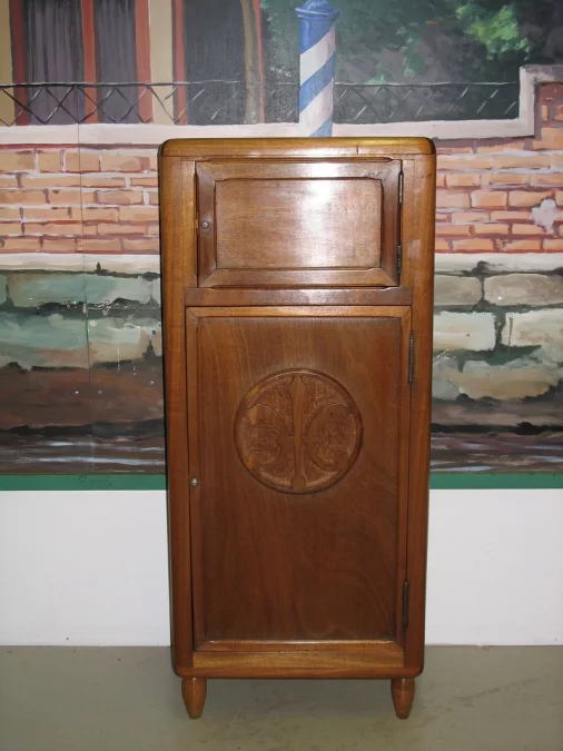 РАДИО-КАБИНЕТ В МАГАЗИИ