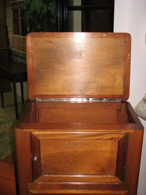 РАДИО-КАБИНЕТ В МАГАЗИИ