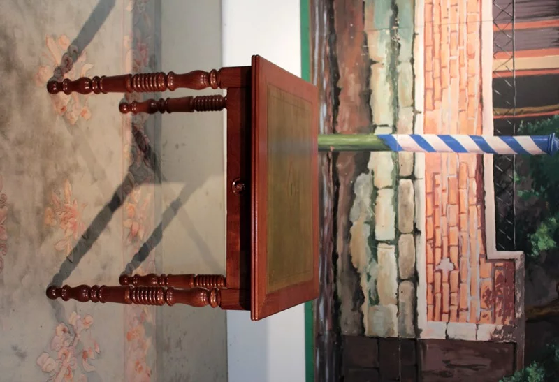 LOUIS PHILIPPE STYLE ESCRIBIR TABLA