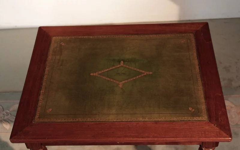 LOUIS PHILIPPE STYLE ESCRIBIR TABLA