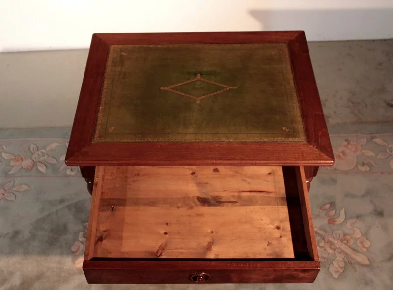 LOUIS PHILIPPE STYLE ESCRIBIR TABLA