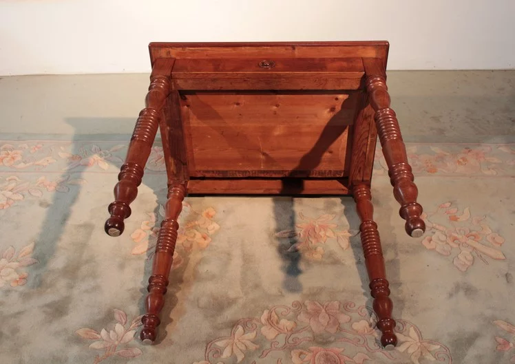 LOUIS PHILIPPE STYLE ESCRIBIR TABLA