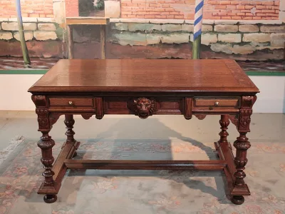 ESCRITORIO DE ESTILO GÓTICO