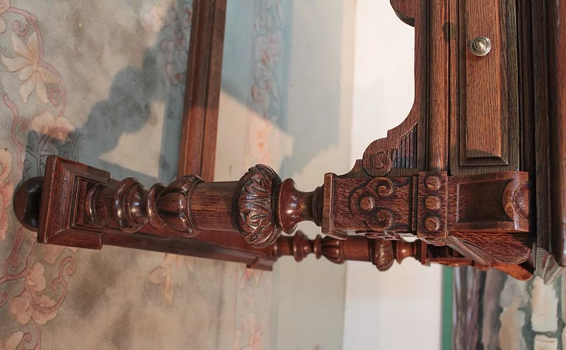 ESCRITORIO DE ESTILO GÓTICO