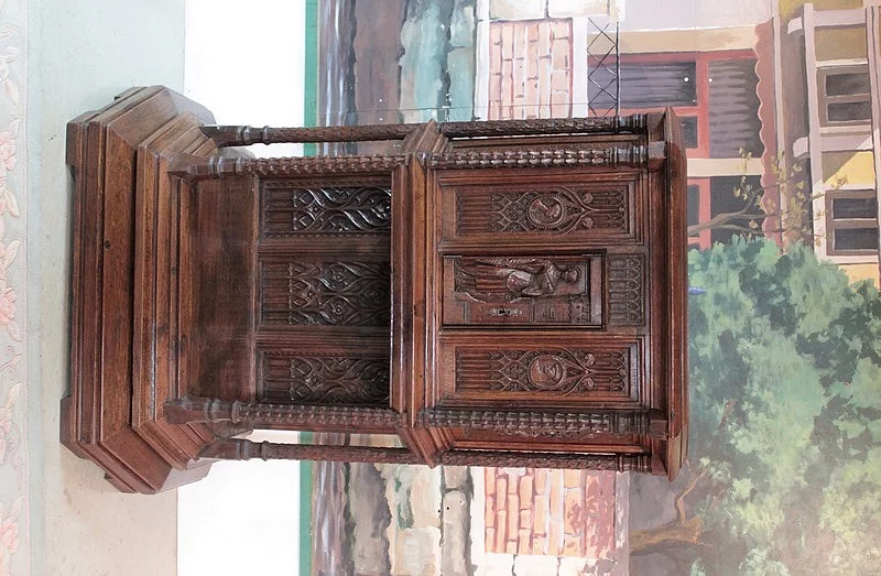 ARMARIO ROBLE DE ESTILO GÓTICO