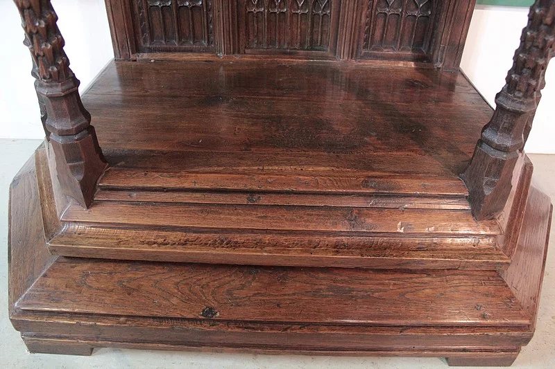 ARMARIO ROBLE DE ESTILO GÓTICO