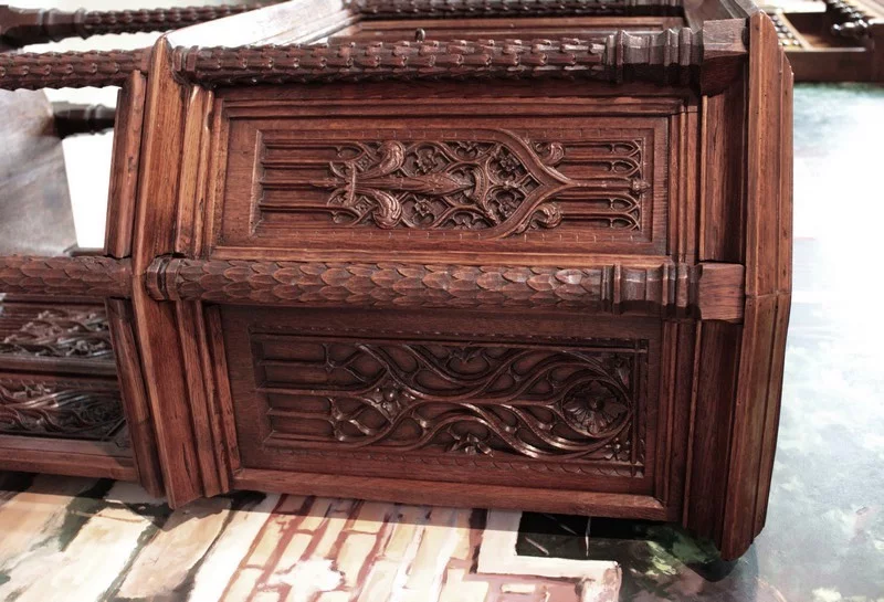 ARMARIO ROBLE DE ESTILO GÓTICO