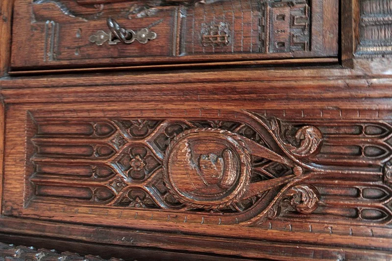 ARMARIO ROBLE DE ESTILO GÓTICO