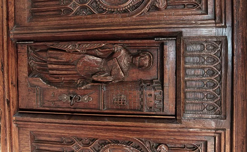 ARMARIO ROBLE DE ESTILO GÓTICO