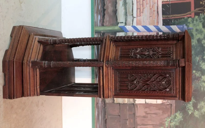 ARMARIO ROBLE DE ESTILO GÓTICO