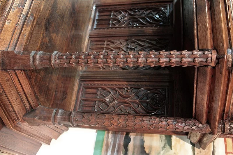 ARMARIO ROBLE DE ESTILO GÓTICO