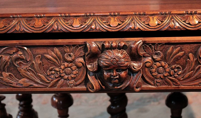 LOUIS XIII ESTILO ESCRIBIR LA MESA