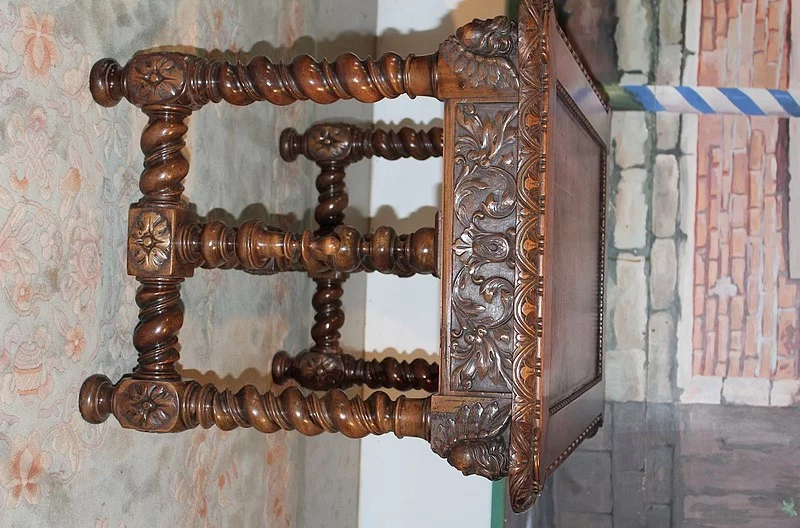 LOUIS XIII ESTILO ESCRIBIR LA MESA