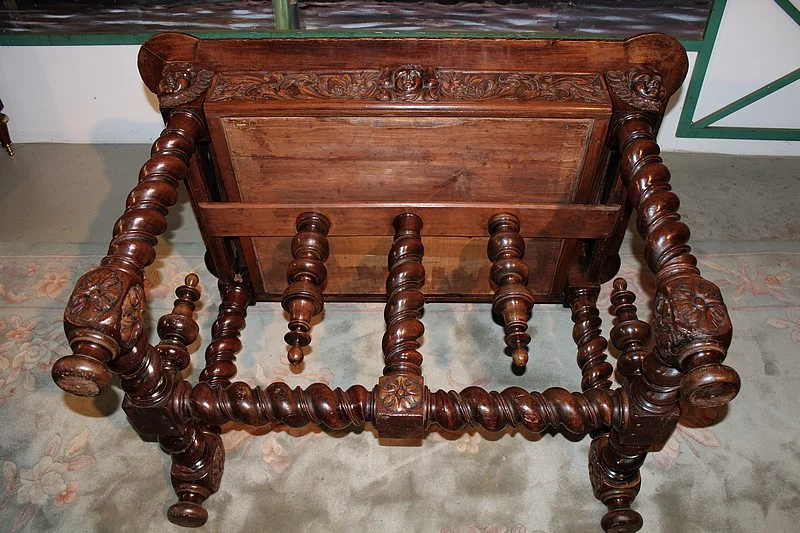 LOUIS XIII ESTILO ESCRIBIR LA MESA