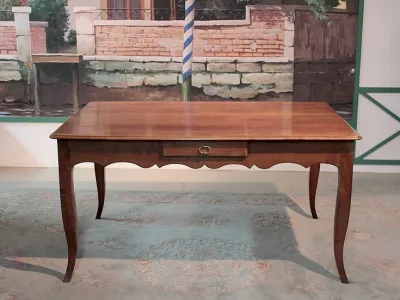 MESA DE ESTILO LOUIS XV