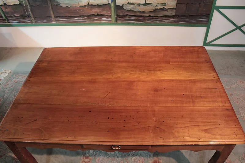 MESA DE ESTILO LOUIS XV