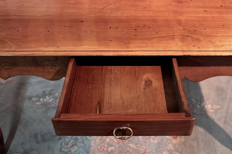 MESA DE ESTILO LOUIS XV