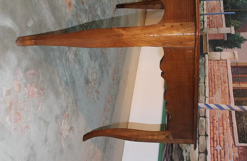 MESA DE ESTILO LOUIS XV