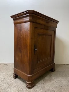 路易·菲利普风格橱柜