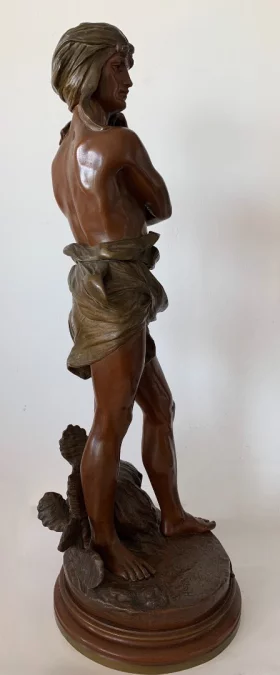 大卫与歌利亚的青铜雕塑