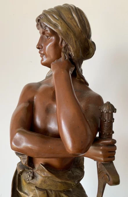 大卫与歌利亚的青铜雕塑