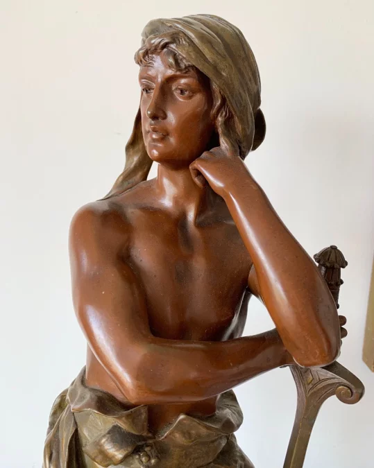 大卫与歌利亚的青铜雕塑