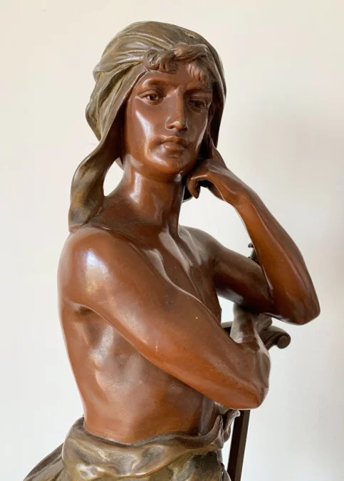 大卫与歌利亚的青铜雕塑