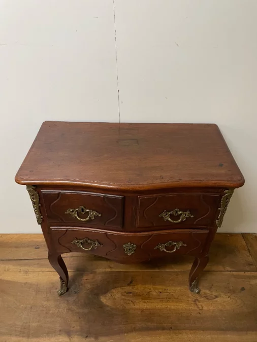 Small Walnut Chest Of Drawers With Curved Front