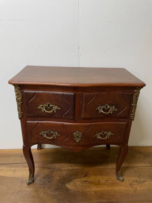Small Walnut Chest Of Drawers With Curved Front