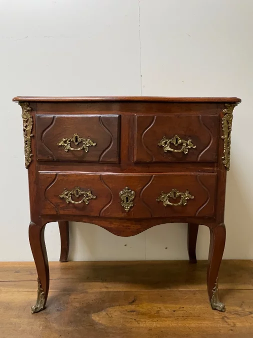 Small Walnut Chest Of Drawers With Curved Front