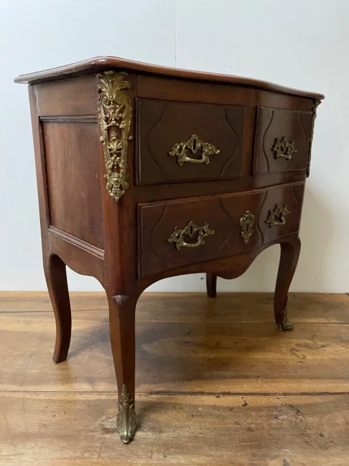 Small Walnut Chest Of Drawers With Curved Front