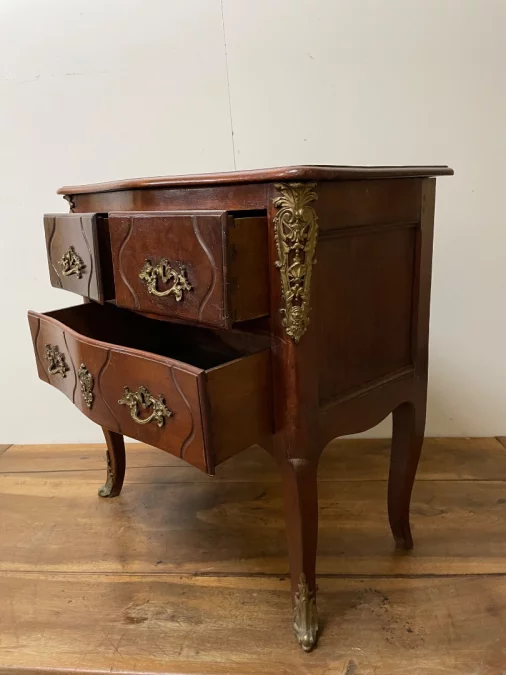 Small Walnut Chest Of Drawers With Curved Front