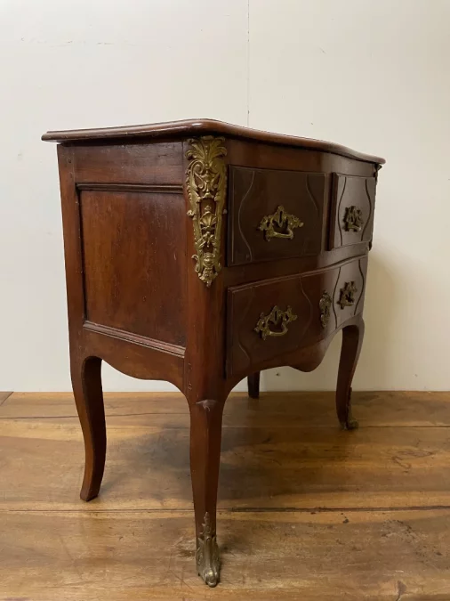 Small Walnut Chest Of Drawers With Curved Front