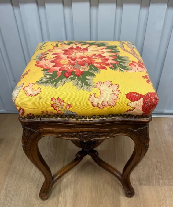 路易十五风格钢琴凳