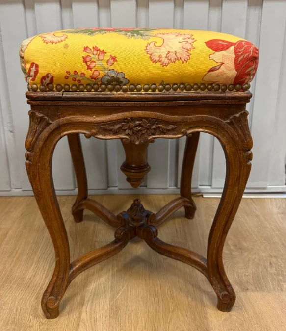 路易十五风格钢琴凳