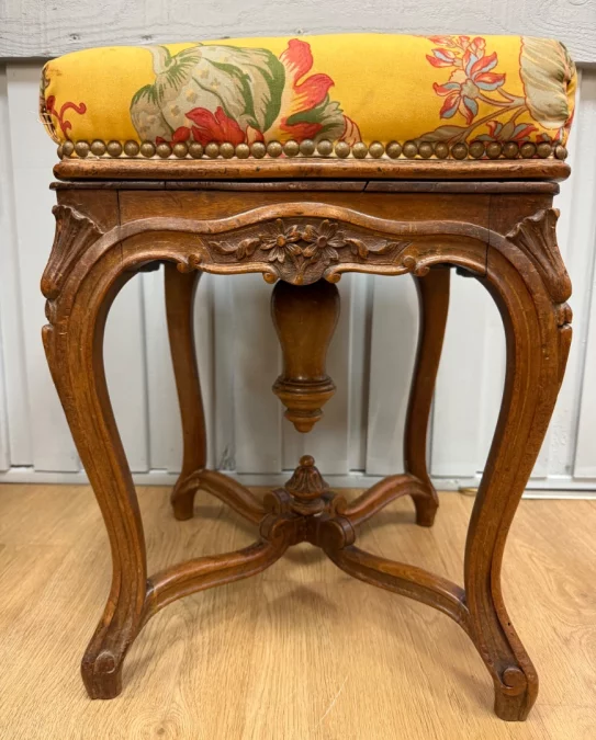 路易十五风格钢琴凳