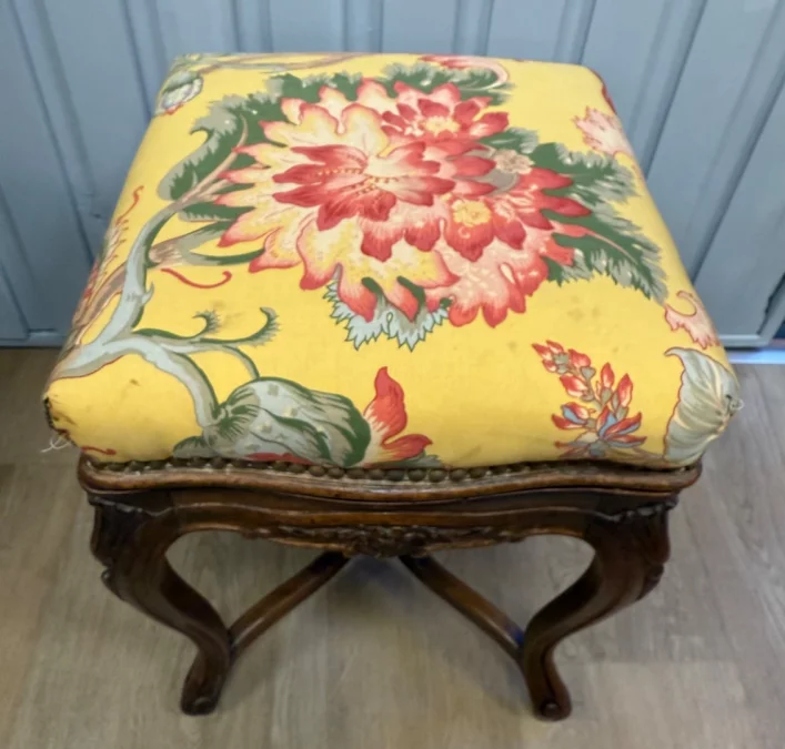 路易十五风格钢琴凳