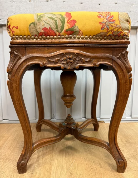 路易十五风格钢琴凳