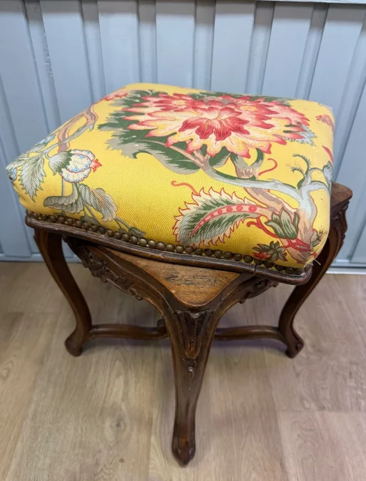 路易十五风格钢琴凳