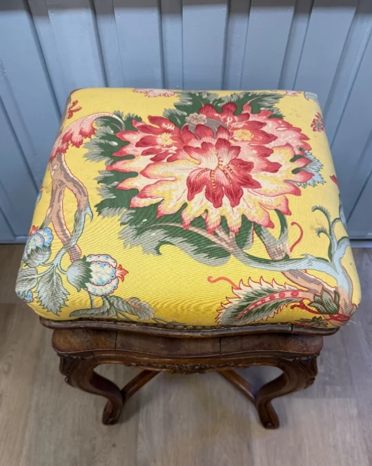 路易十五风格钢琴凳