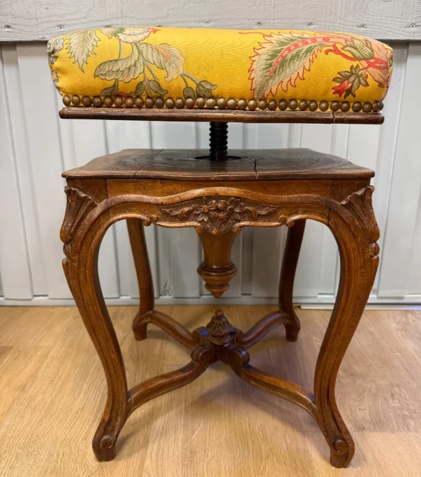 路易十五风格钢琴凳