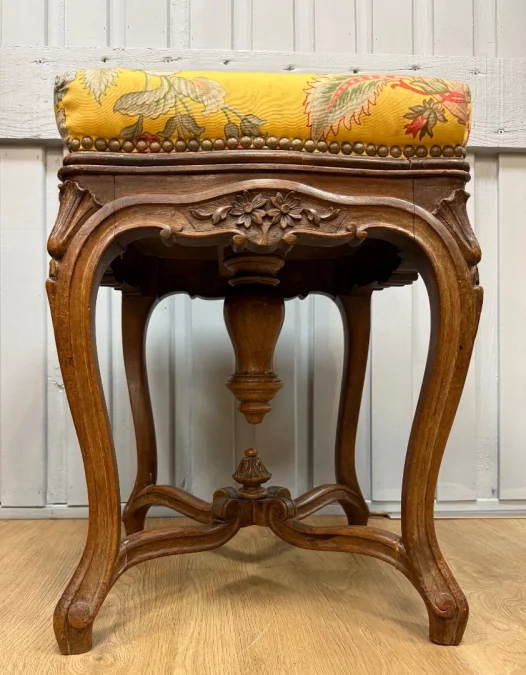 路易十五风格钢琴凳