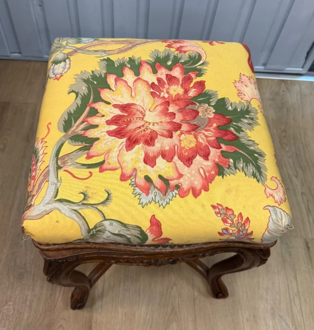 路易十五风格钢琴凳