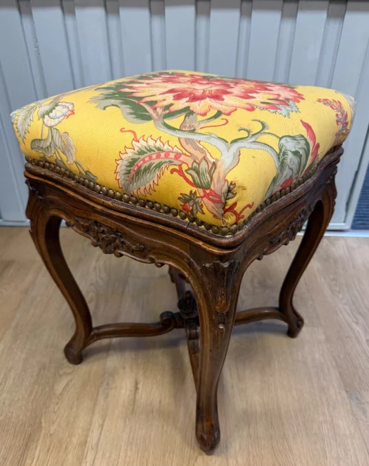 路易十五风格钢琴凳