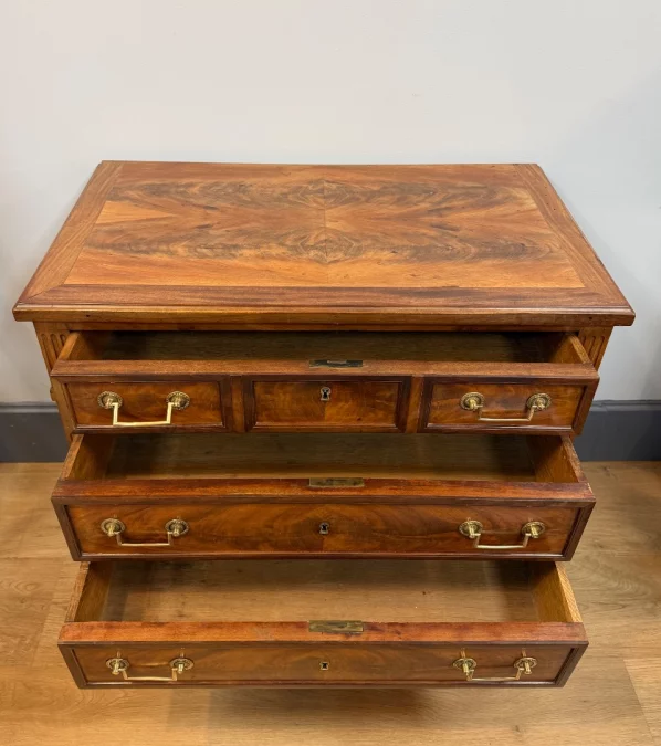 CÓMODA ESTILO LUIS XVI