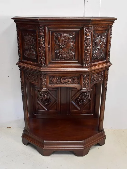 GABINETE ESTILO RENACIMIENTO