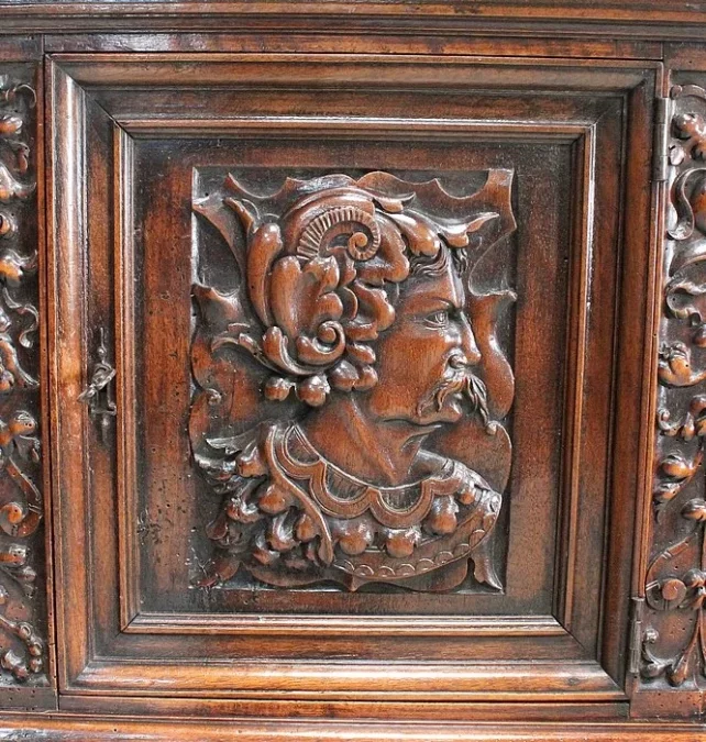 GABINETE ESTILO RENACIMIENTO