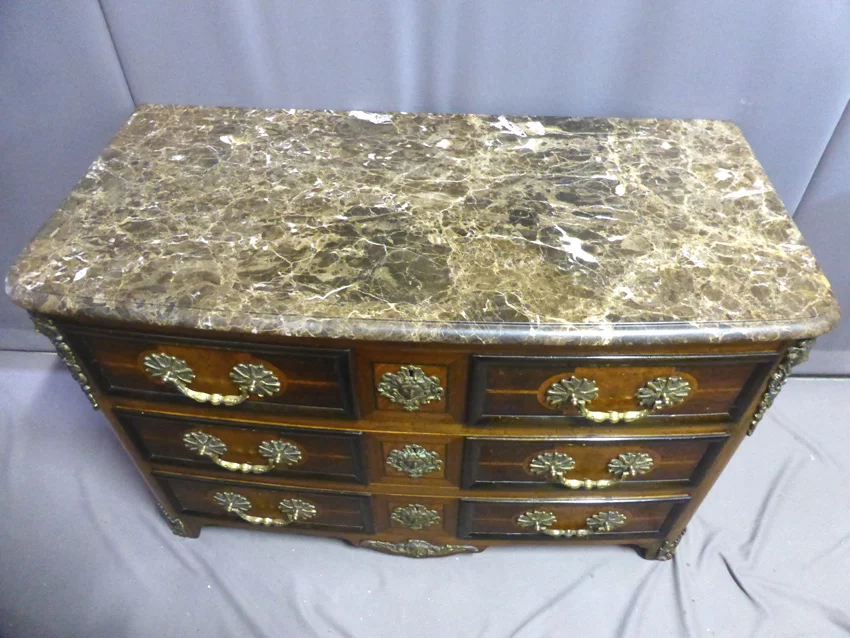 COFRE DE ESTILO FRANCÉS DE ESTILO