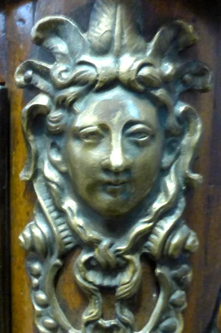 COFRE DE ESTILO FRANCÉS DE ESTILO