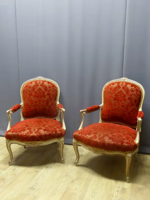 PAREJA DE LOUIS XV SILLONES DE ESTILO